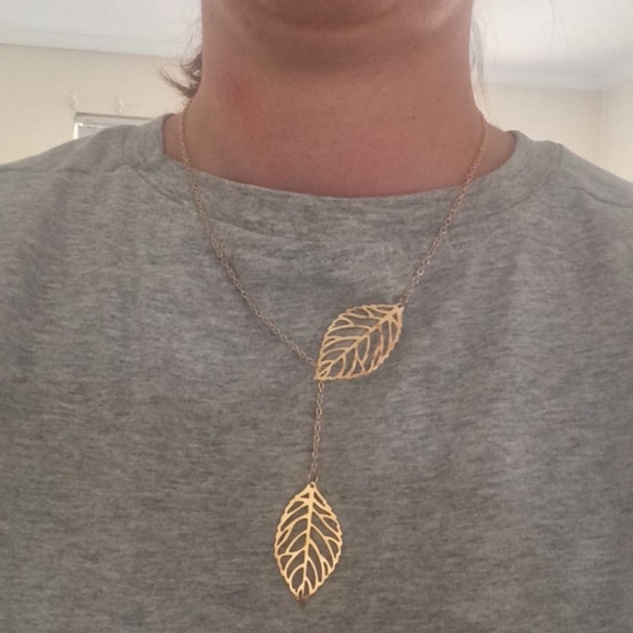 Double Leaf Delicate Necklace Gold - Picture 8 of 8